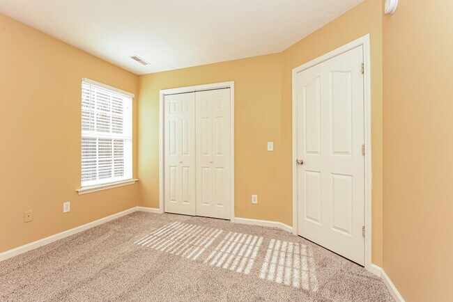 Building Photo - 1321 E Nir Shreibman