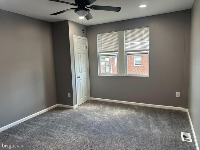 Building Photo - 1438 Knorr St