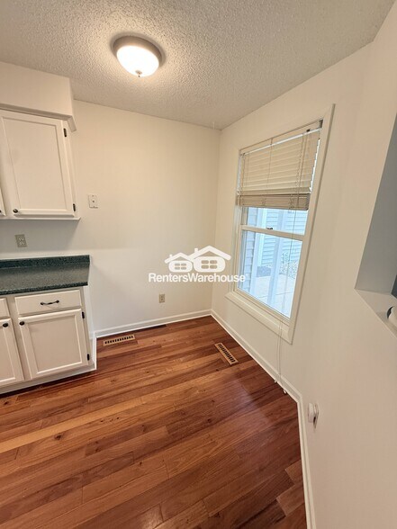Building Photo - 7311 Amber Ln