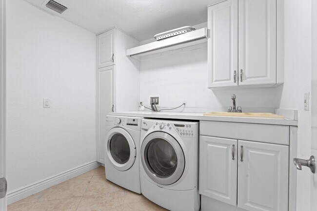 Building Photo - 7447 NW 82nd Terrace