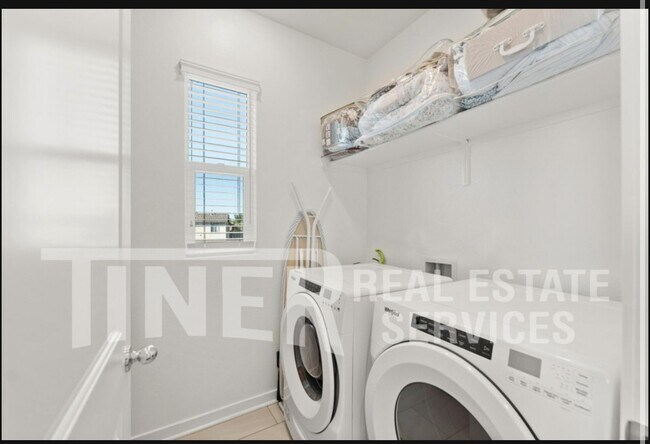 Building Photo - 5301 E Commerce Way