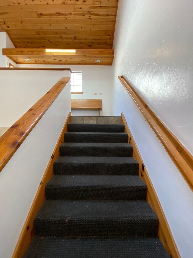 Building Photo - 6535 El Nido Ln