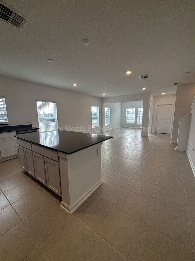 Building Photo - 7370 Summer Ivy Aly