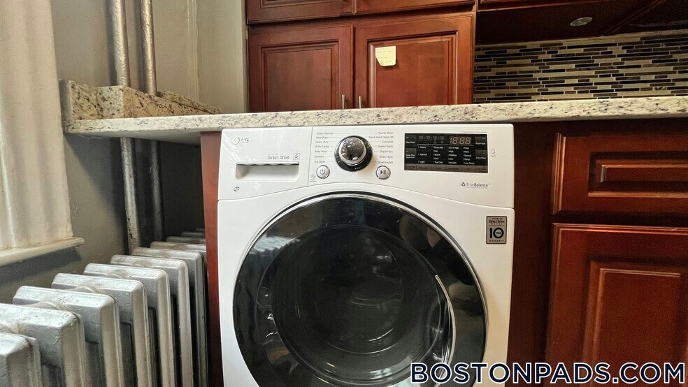 Building Photo - 66 University Rd