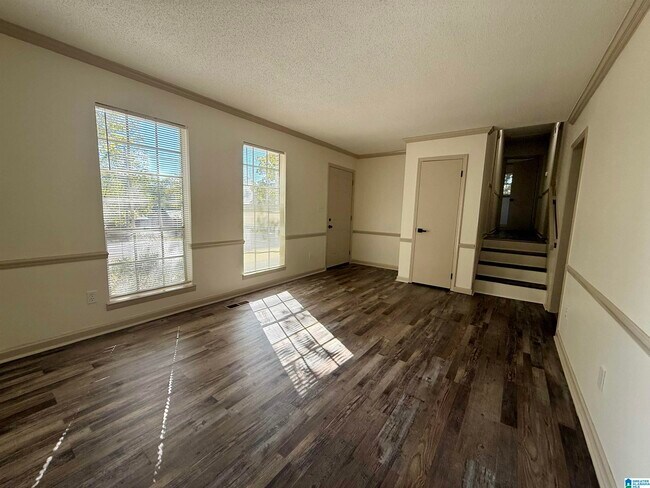 Building Photo - 648 Cort Cir NE