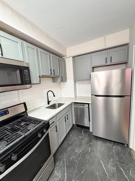 Building Photo - Charming 1 Bedroom ni CWE *1st Floor unit