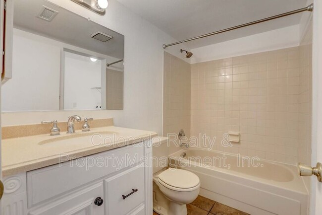 Building Photo - 8225 Fairmount Dr