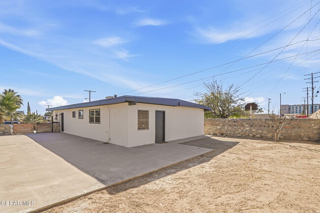 Building Photo - 1105 N Clark Dr