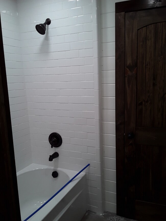 Building Photo - 10827 LA-28