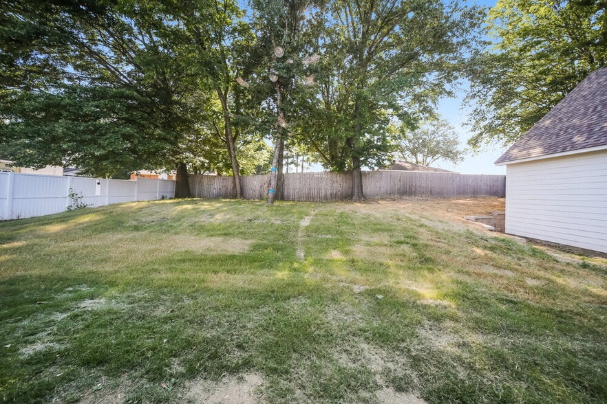 Building Photo - 5985 Eagle Ln