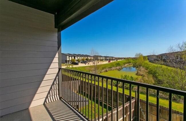 Building Photo - 2836 Papa Bear Dr