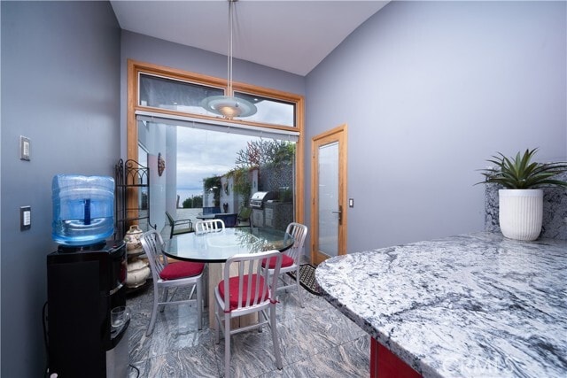 Building Photo - 1733 Vallecito Dr