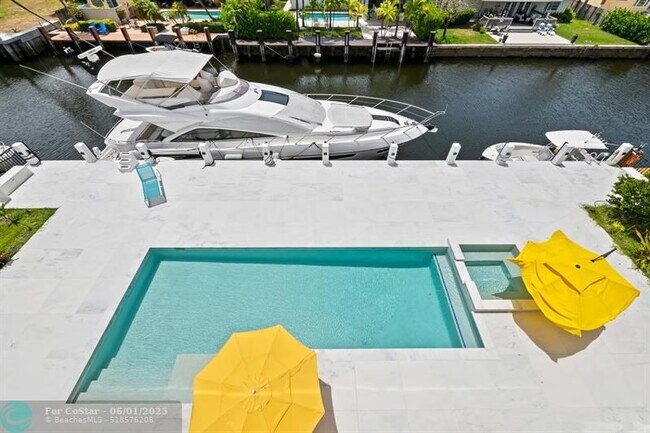 Building Photo - 401 Lido Dr