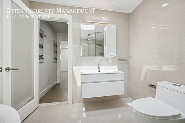 Building Photo - 1127 Leopard St