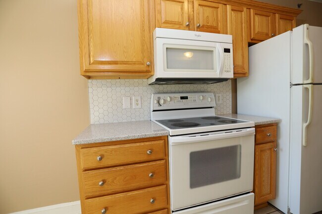 Kitchen - 3738 Riverbed Lane Southeast