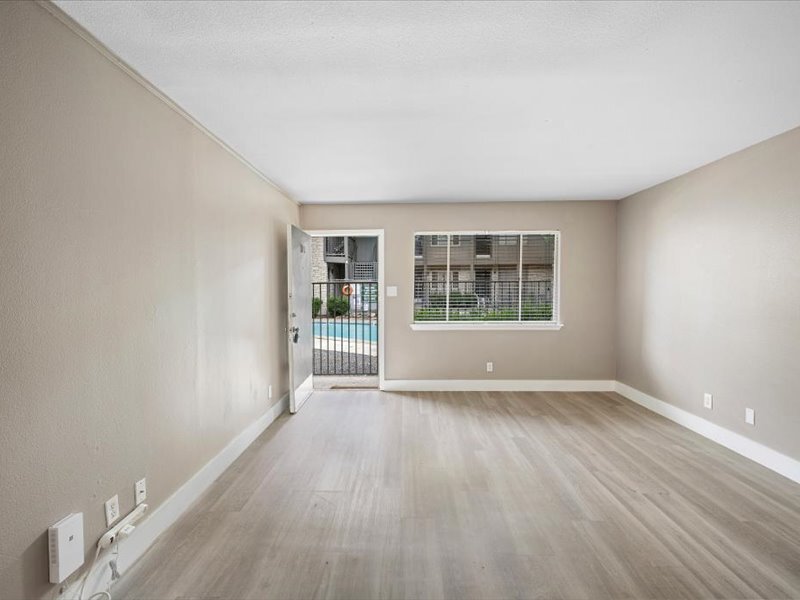 Living Room - 2303 East Side Dr