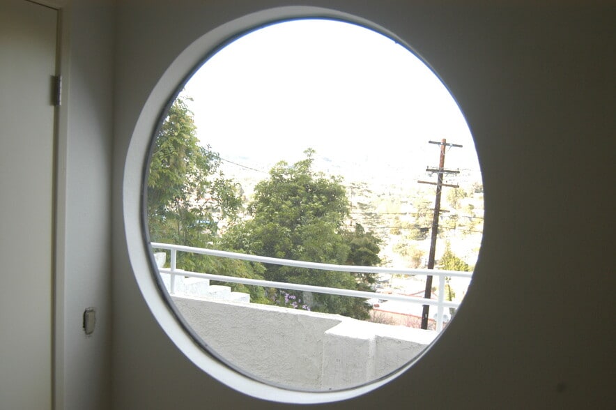 Building Photo - 1425 Columbia Dr