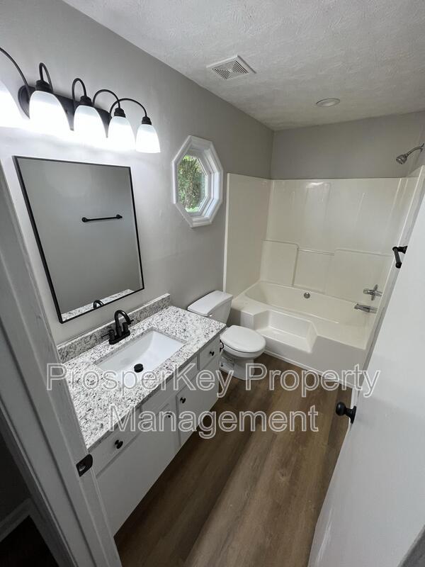 Building Photo - 5766 Spanish Oak Dr