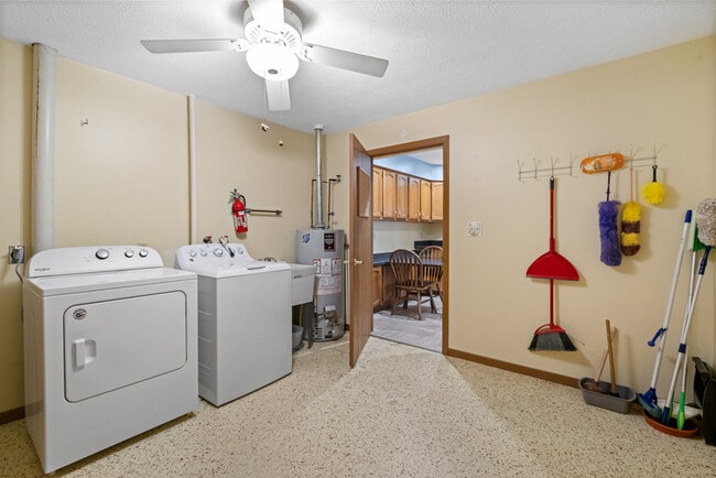 Building Photo - 702 Dehaven Ct
