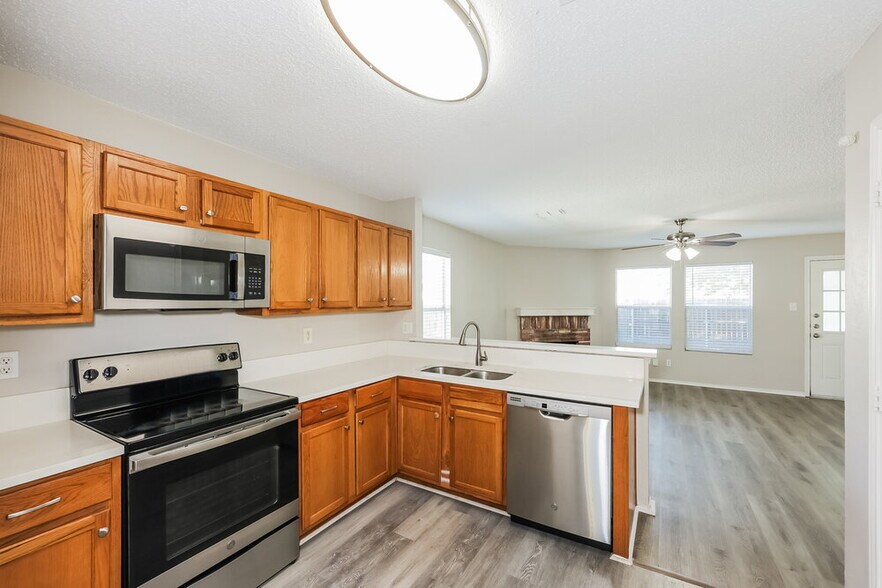 Building Photo - 8757 Garden Springs Dr