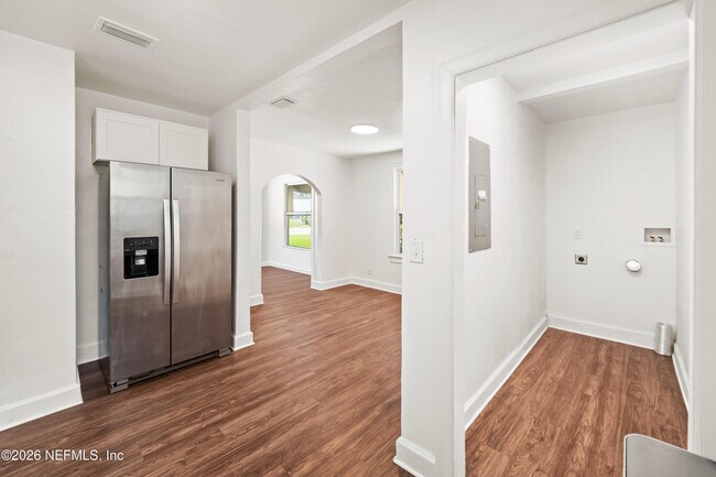 Building Photo - 569 W 49th St