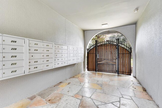 Building Photo - 3110 Red River St