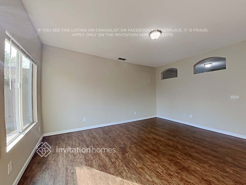 Building Photo - 316 Willow Glen Dr