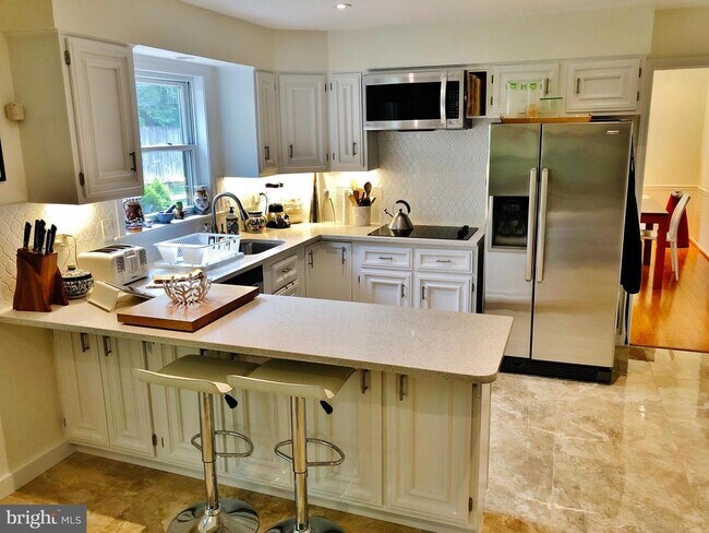 Building Photo - 10309 Bells Mill Terrace