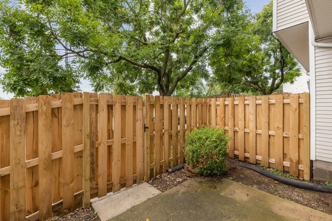 Building Photo - 708 Vernon Ave