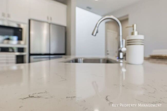 Building Photo - 5 Lilla Rosa St