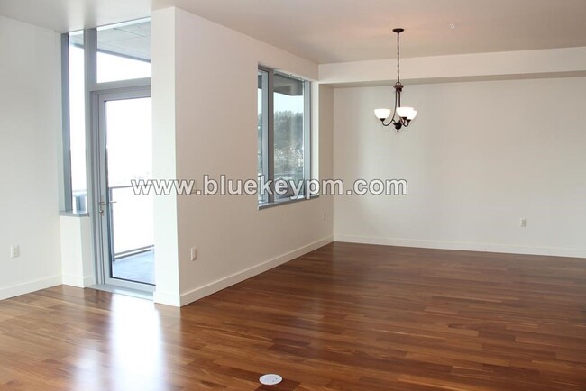 Building Photo - 2 Bed, 2 Bath Condo with 24 HR Concierge a...