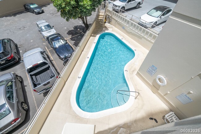 Building Photo - PRIME ALA MOANA/WAIKIKI LOCATION: 2BR/1.5BA Condo with Parking & In-Unit Washer/Dryer!