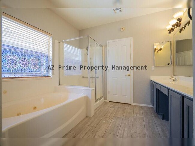 Building Photo - 9461 W Quail Ave