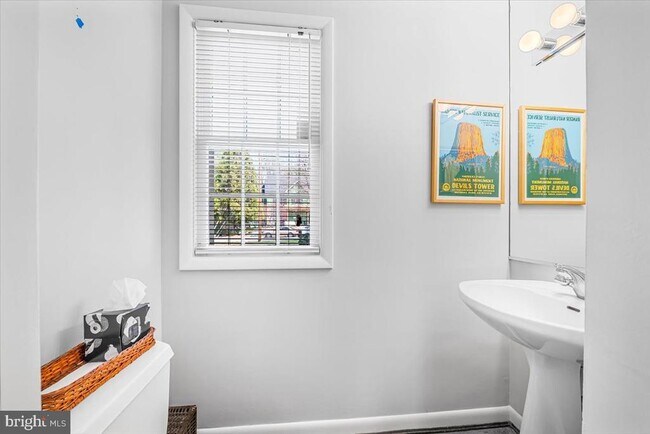 Building Photo - 4838 Drummond Ave