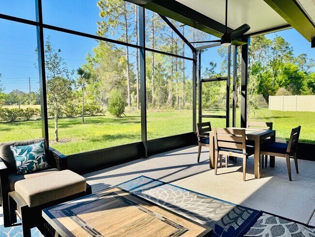 Building Photo - Stunning 4/3 with NO REAR NEIGHBORS!