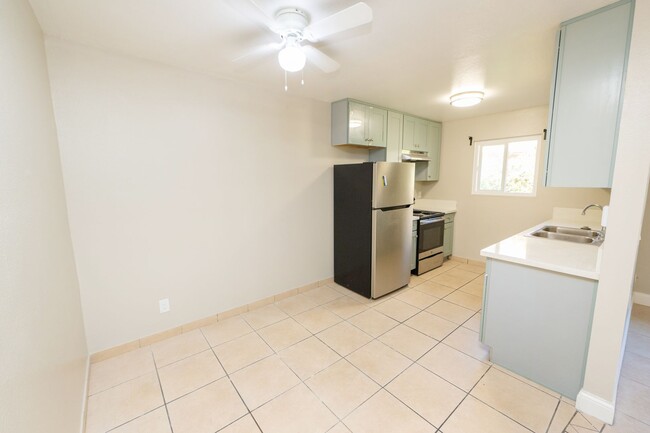 Building Photo - IMPERIAL BEACH / 2 Bedroom 1 bath  / $2400...