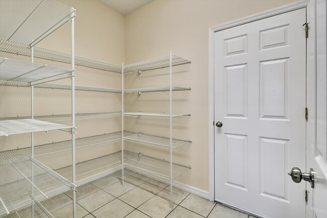 Building Photo - 2719 Portchester Ct