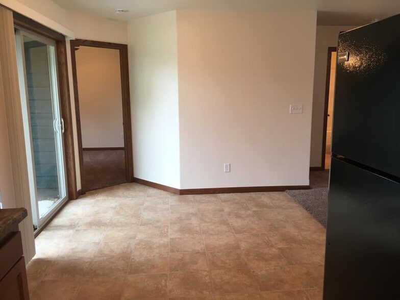 Building Photo - 208 E 2nd Ave