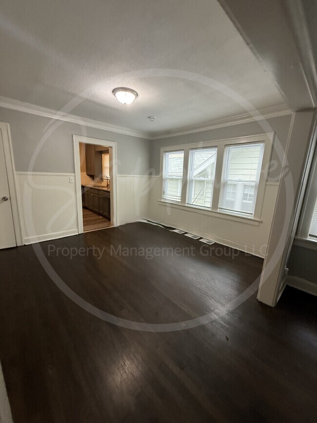 Building Photo - 5410 Euclid Ave E