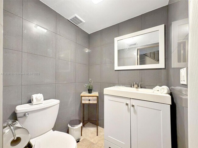Building Photo - 322 Hendricks Isle