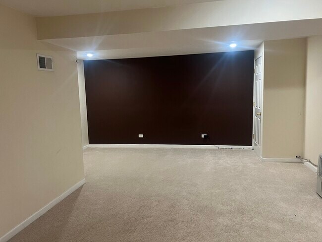 Building Photo - 2059 Orchard Ln