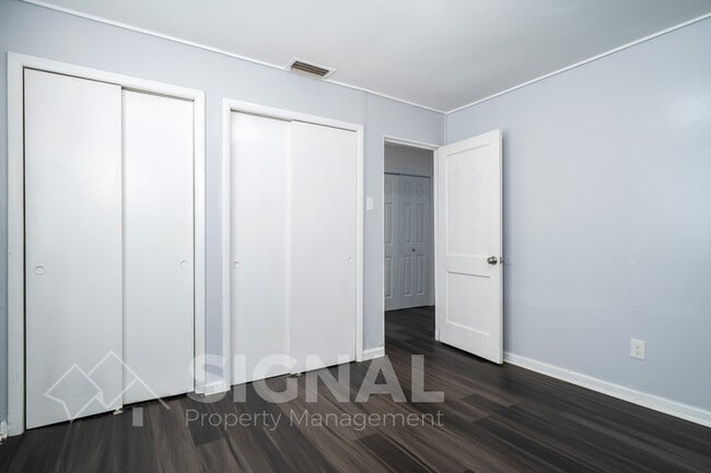 Building Photo - 1421 Rayfield Dr