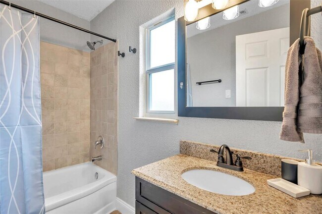 Building Photo - 3720 3rd Ave N