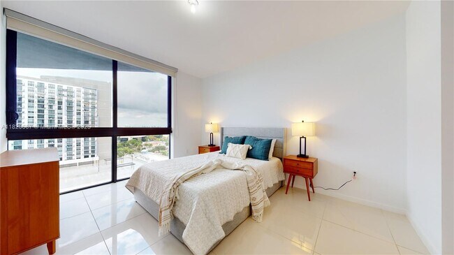 Building Photo - 5300 Paseo Blvd