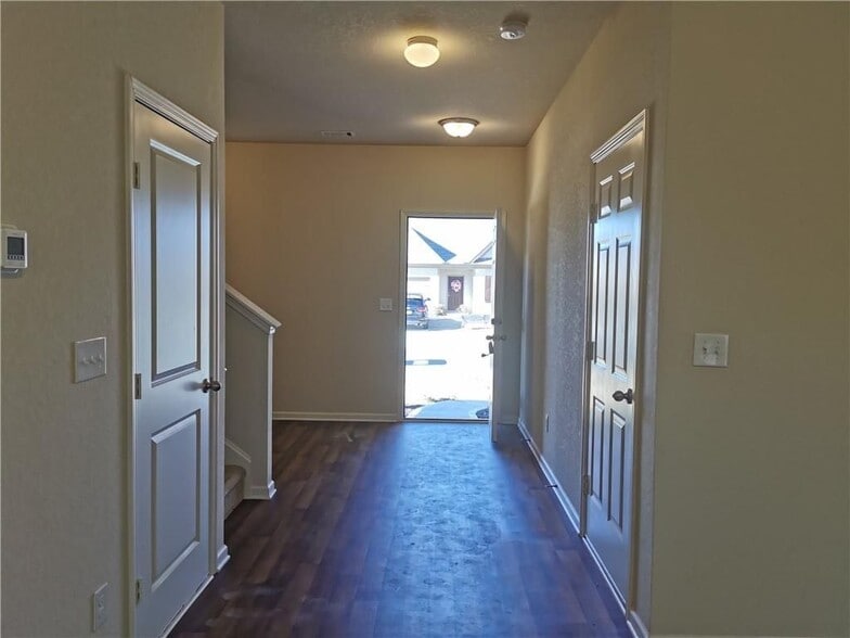 Building Photo - 11 Darling Ln