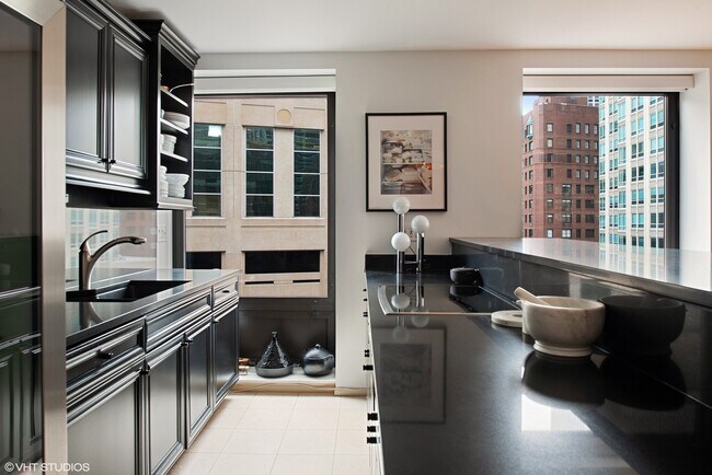 Building Photo - 40 E Delaware Pl