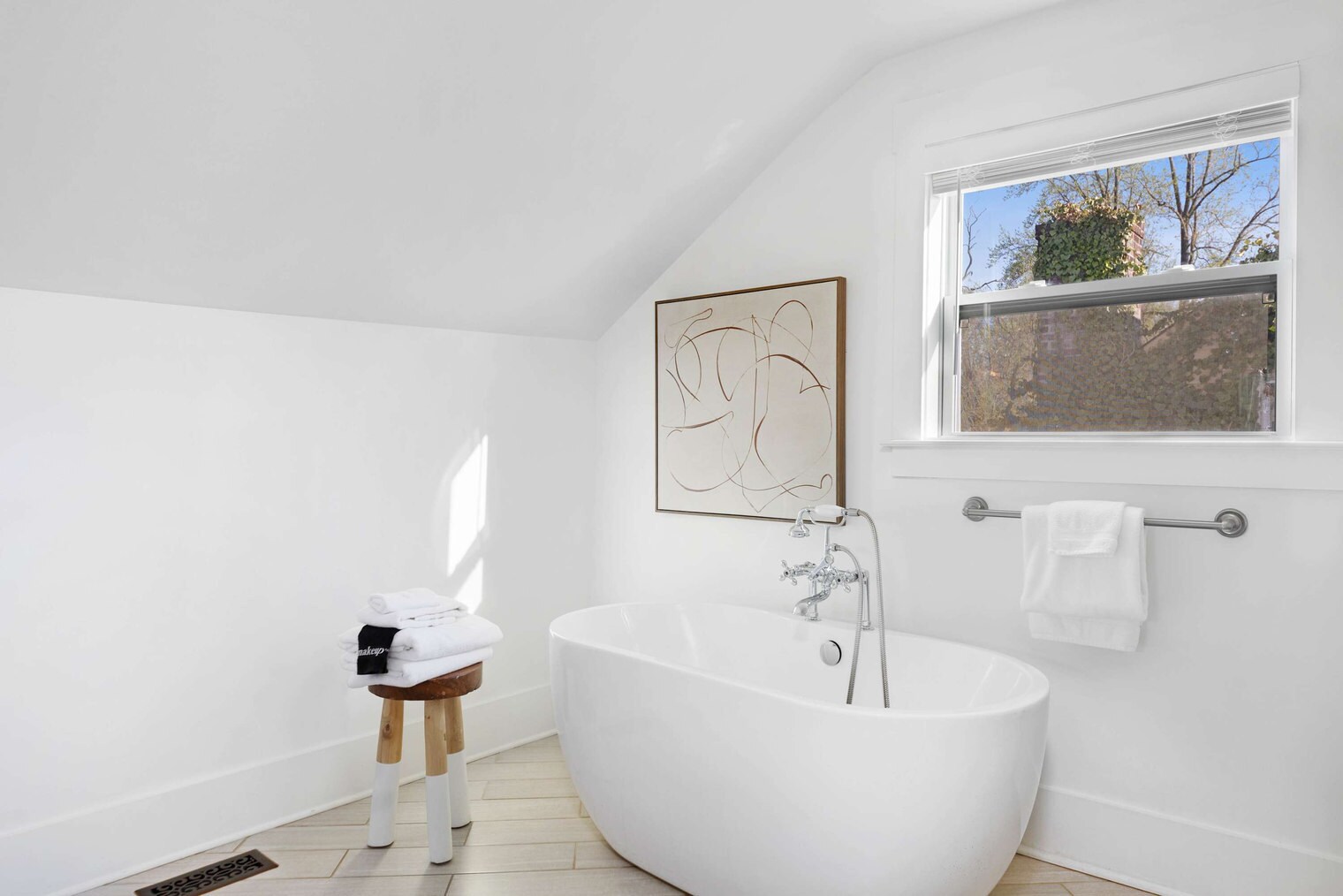 Building Photo - 1701 Neal Terrace