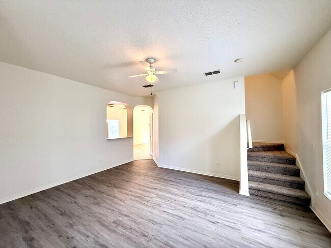 Building Photo - Nice 4/2 Two-Story Home in Seminole County...