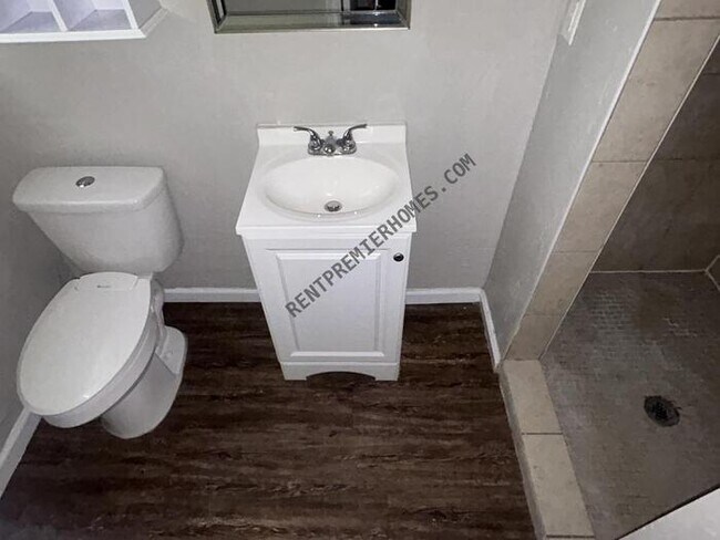 Building Photo - 9406 E 37th Ct