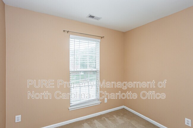 Building Photo - 18040 Delmas Dr